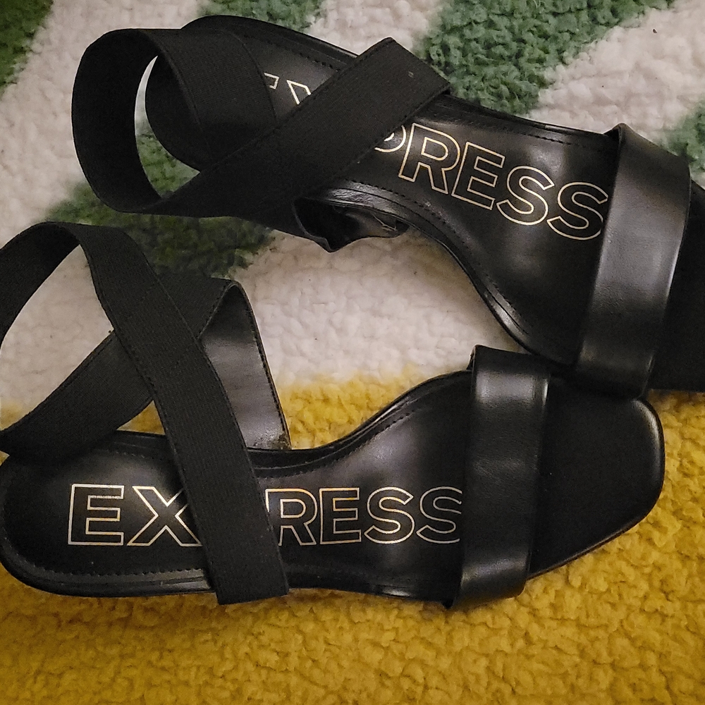 Express Black Sandals with Streamlined Silhouette